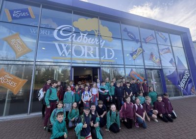 Disgyblion Ysgol Mynach ar ymweliad â Cadbury World / Ysgol Mynach pupils visiting Cadbury World